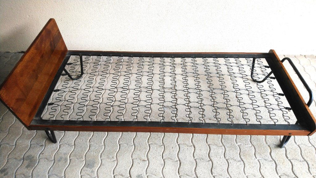 Jacques HITIER (1917 - 1999) Lit daybed * Vendu sur: Jacques HITIER (1917 - 1999) Lit daybed * Vendu sur désignation