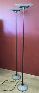 Perry KING, Santiago MIRANDA, et Gianluigi ARNALDI -: Perry KING, Santiago MIRANDA, et Gianluigi ARNALDI - ARTELUCE Editeur Paire de lampadaires modèle « Jill » en verre sablé et acier laqué gris H : 195 cm * Vendu sur désignation