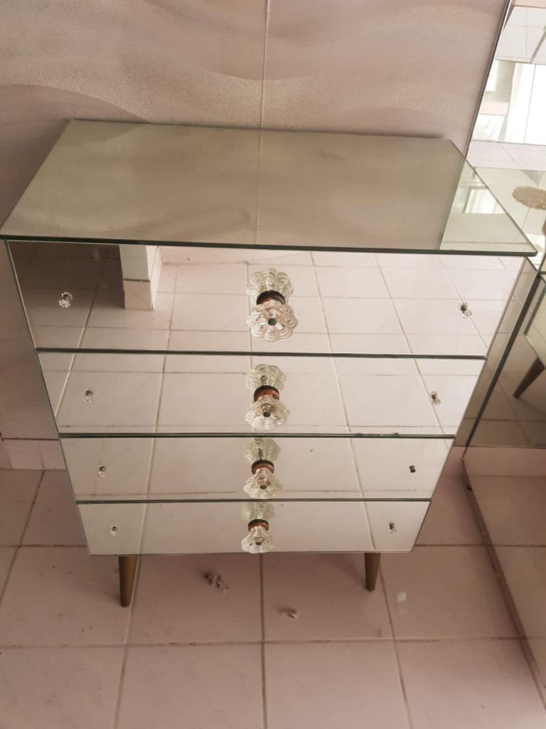 Travail des années 1970 Commode ouvrant par quatre (1 of 1)