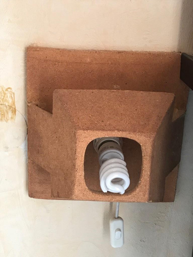 Paire d'appliques architecturées en terre (1 of 2)