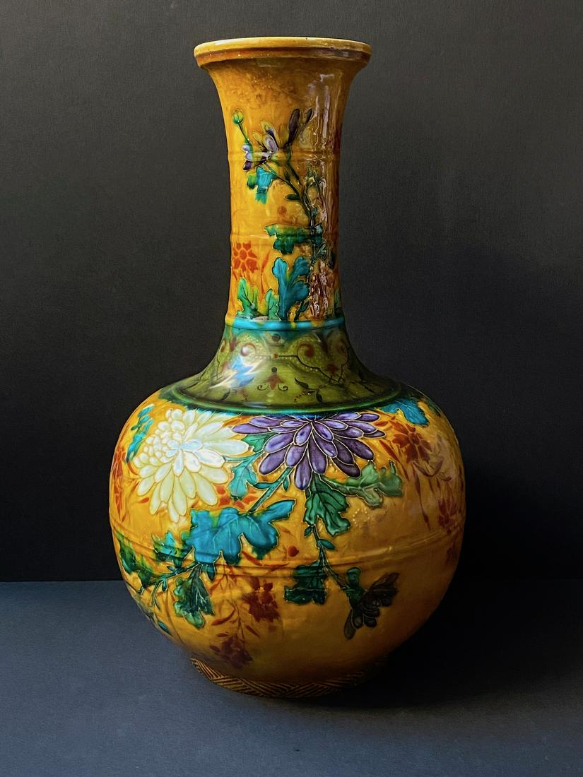 Théodore DECK (1823-1891) Vase en faïence (1 of 3)