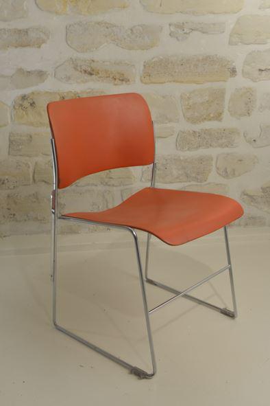 David Lincoln ROWLAND (1924-2010) - Vers 1965Suite de: David Lincoln ROWLAND (1924-2010) - Vers 1965Suite de six chaises modèle 40/4 en métal chromé et laqué orange*Vendu sur désignation