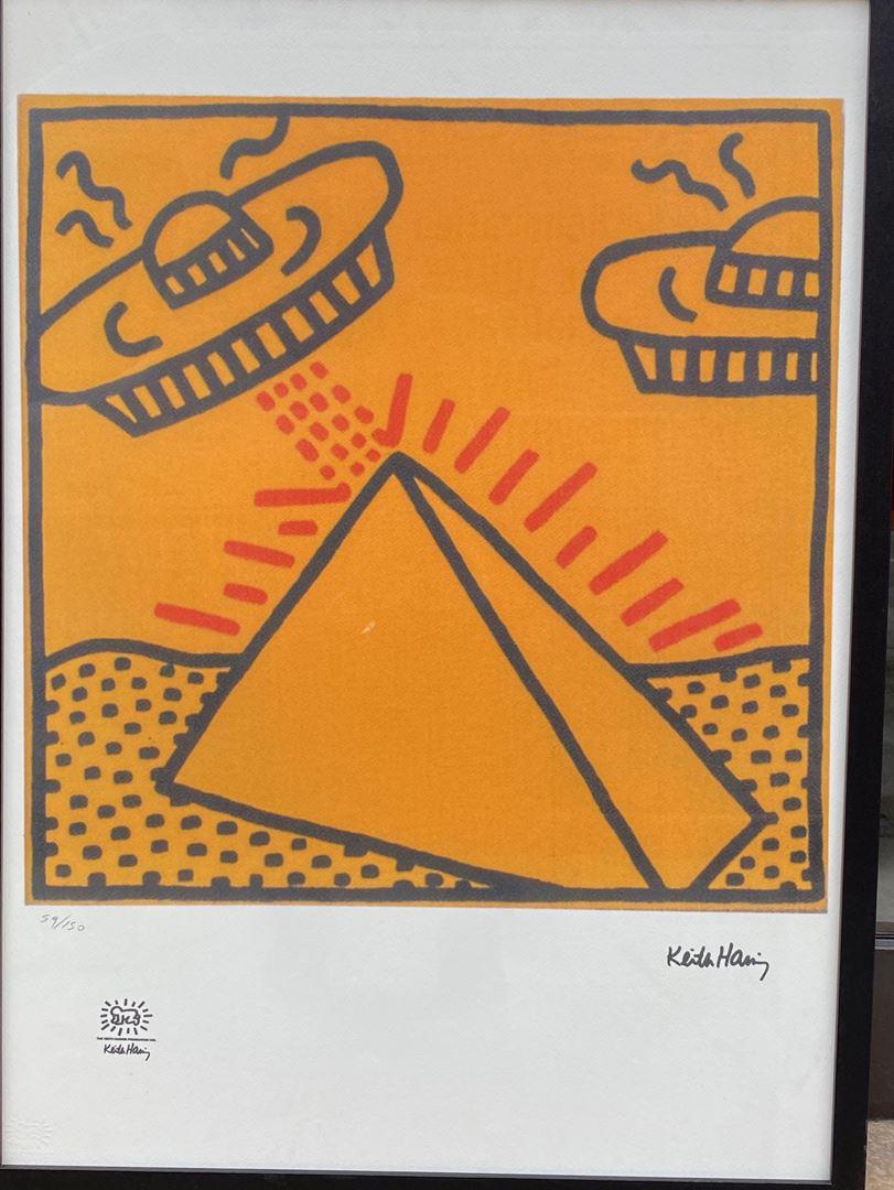 Keith HARING (1958-1990) D'après: Pyramide Tirage offset en couleurs sur papier. Signé en bas à droite dans la planche , cachet "Keith HARING fondation" et numéroté 59/150 en bas à gauche 68 x 48,5 cm