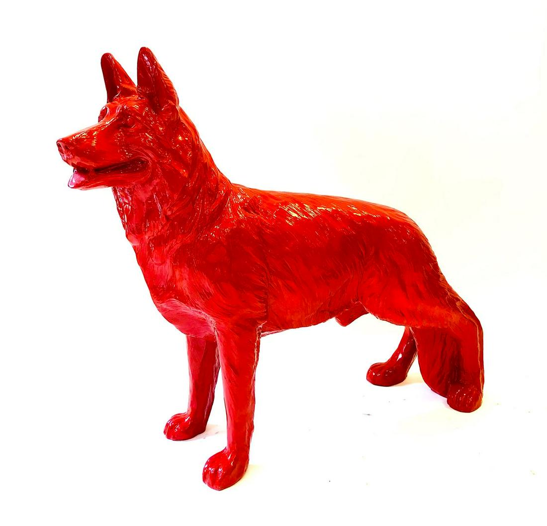 William SWEETLOVE (1949): Berger allemand Epreuve en résine rouge Signé sur une patte 81 x 95 cm