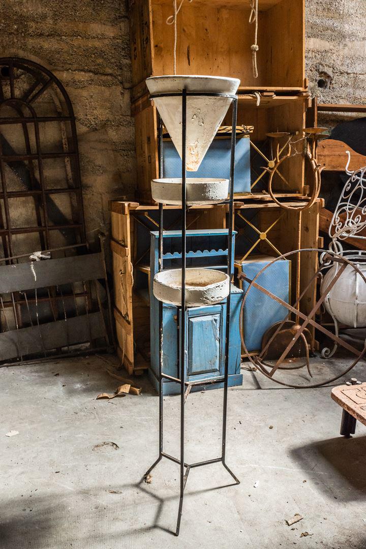 Porte plantes en fer noir et céramique à (1 of 5)