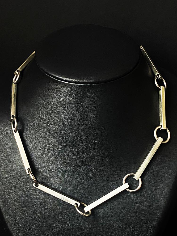 Claude MOMIRON (1939) Collier en métal Années (1 of 1)