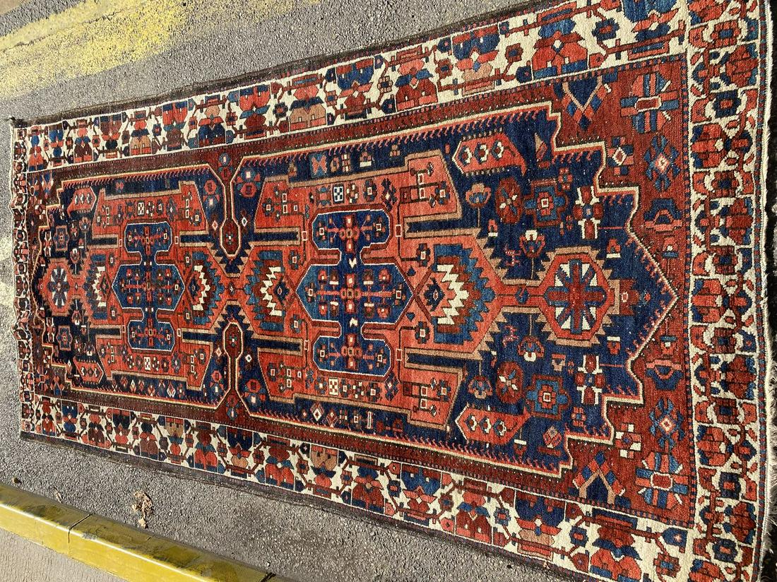 Tapis oriental en laine fond rouge300 x 147 cm (1 of 1)