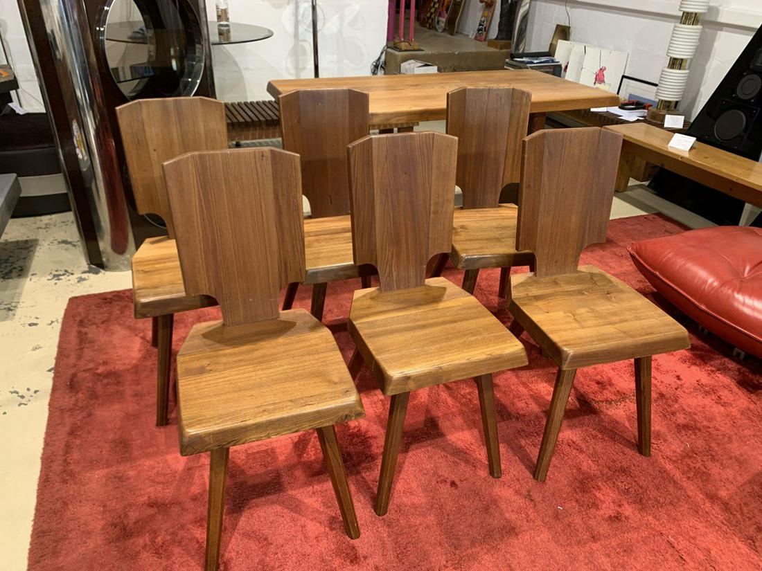 Pierre CHAPO (1927-1987) Suite de six chaises modè: Pierre CHAPO (1927-1987) Suite de six chaises modèle S28 en orme - Vers 1960 85 x 38 x 40 cm Hauteur d’assise : 45cm * Vendu sur désignation