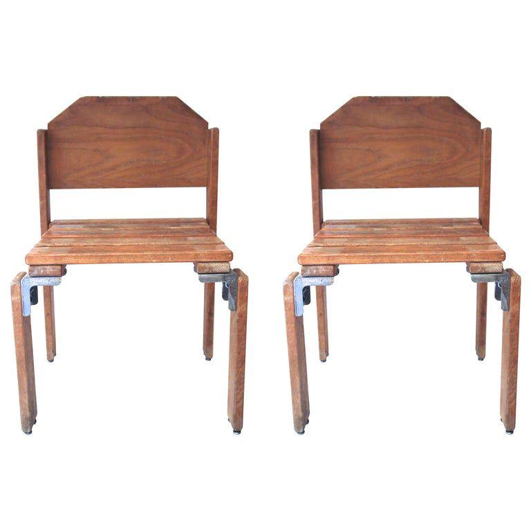 Georges CANDILIS & Anja BLOMSTEDT (XX) - Edition SENTOU: Georges CANDILIS & Anja BLOMSTEDT (XX) - Edition SENTOU Paire de chaises, Aluminium et bois 76 x 43 x 45 cm * Vendu sur désignation (disponible à l’étude après la vente sans