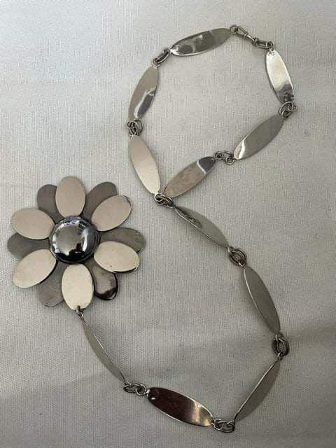 Pierre Cardin vers 1970 Grand collier en métal. (1 of 4)