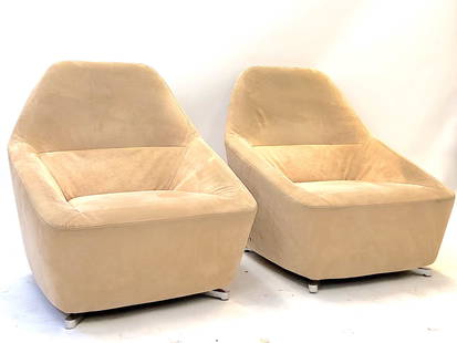 François BAUCHET pour CINNA Paire de fauteuils: François BAUCHET pour CINNA Paire de fauteuils modèle Pluriel en nubuck beige rosé 90 x 88 x 80 cm