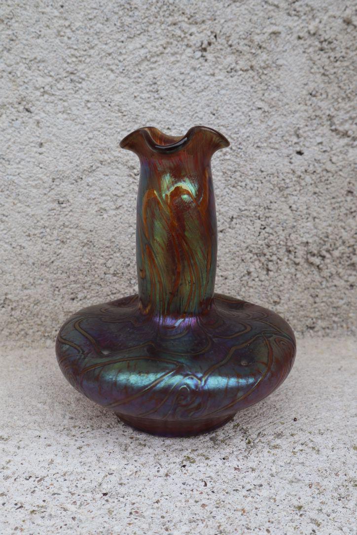 Johann LOETZ (1880-1940) Vase en verre irisé  17 x (1 of 3)