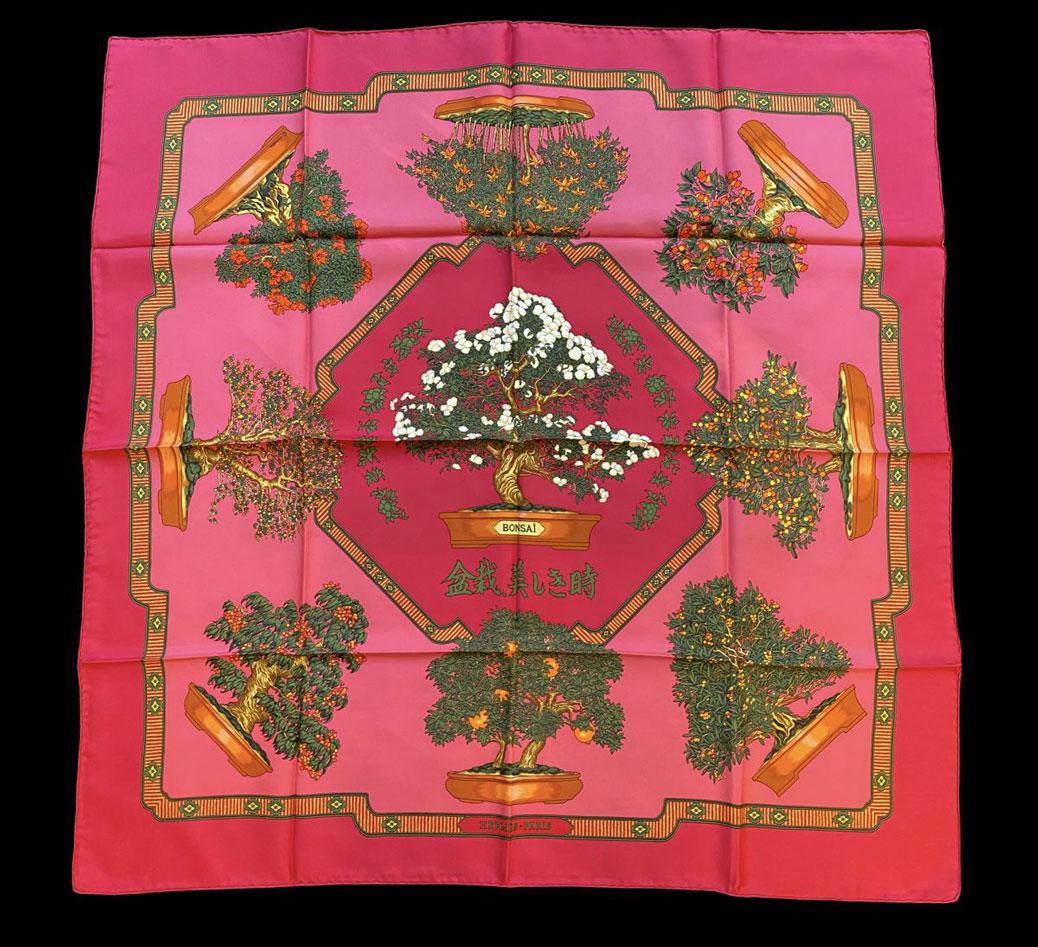 HERMES  Carré en soie imprimée, titré (1 of 1)