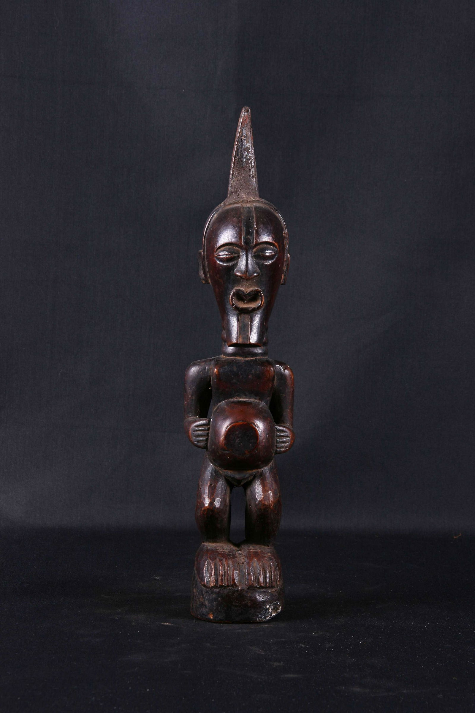 Statuette en bois et corne représentant un (1 of 2)