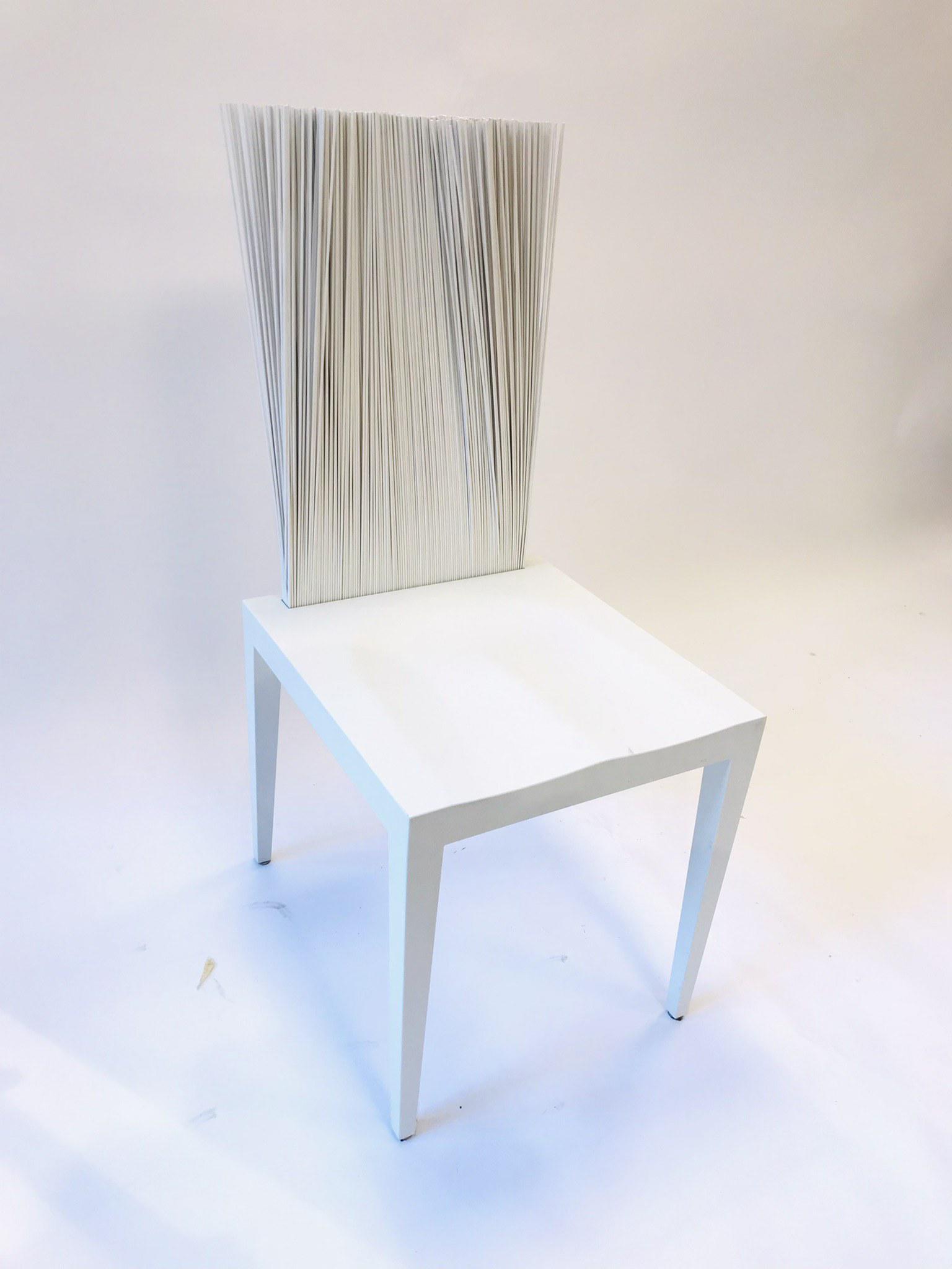 Fernando & Umberto CAMPANA - Edition EDRA: Fernando & Umberto CAMPANA - Edition EDRA Suite de 6 chaises blanches modèle « Jenette » Structure en polyuréthane rigide moulé incluant un insert en métal. Dossier en m&