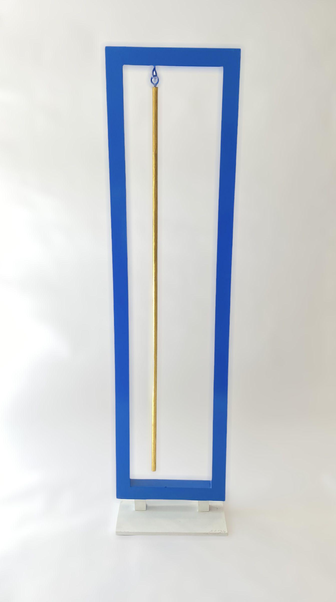 Albert CHUBAC (1925-2008) Composition en bleu Sculpture mobile en métal laqué blanc, bleu: Albert CHUBAC (1925-2008) Composition en bleu Sculpture mobile en métal laqué blanc, bleu et or . Signé et numéroté 1/4 sur la terrasse 121,5 x 30 x 20,5 cm