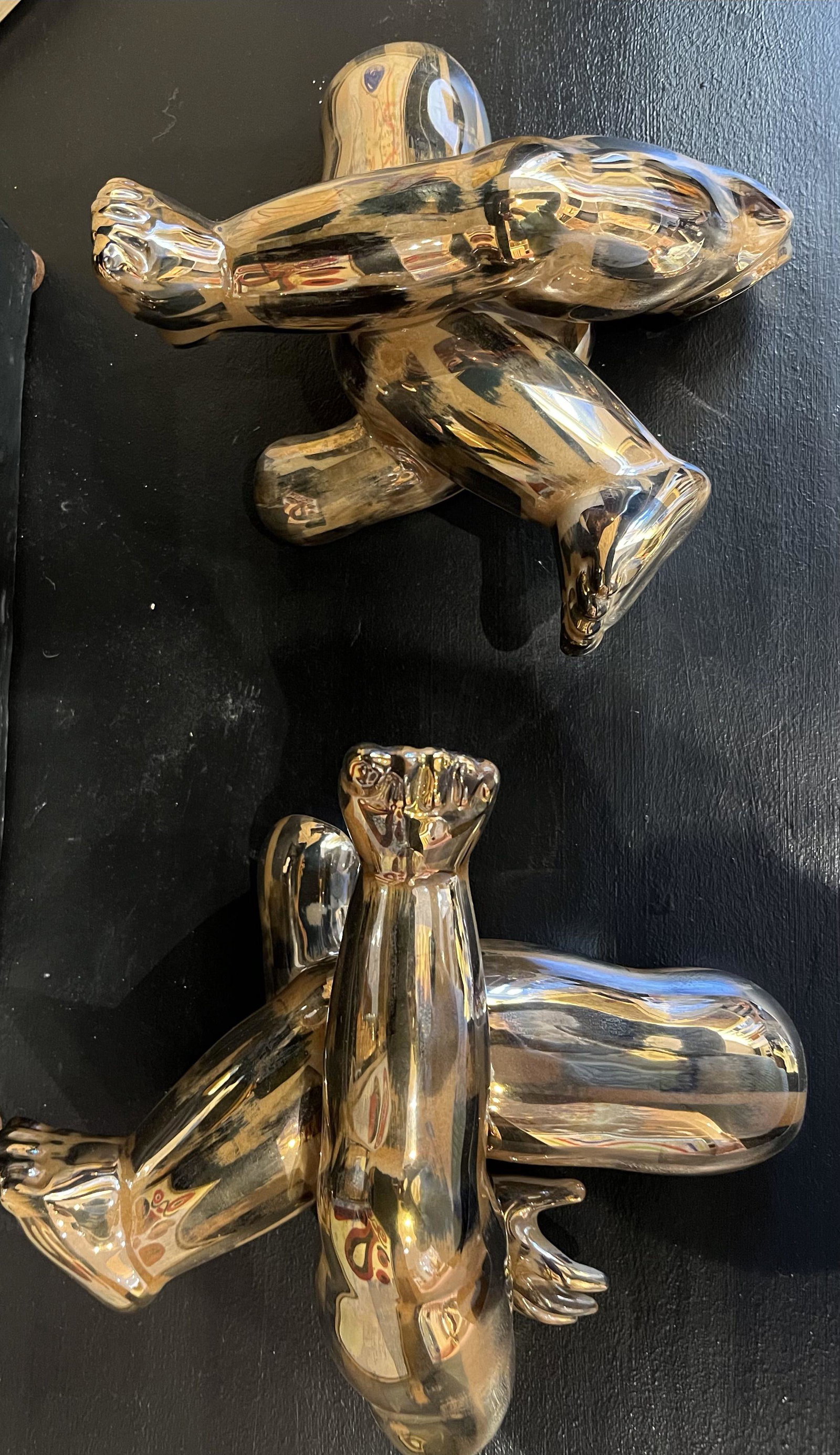 Fernando CAMPANA (1953) pour Bernardaud Paire de sculptures en céramique émaillée,: Fernando CAMPANA (1953) pour Bernardaud Paire de sculptures en céramique émaillée, signées, vers 1980. 20 x 25,5 x 15 cm * Vendu sur désignation