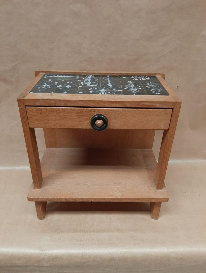 GUILLERME et CHAMBRON (XX) Chevet en chêne et céramique, vers 1965 54,5 x 54 x 35 cm * (1 of 1)