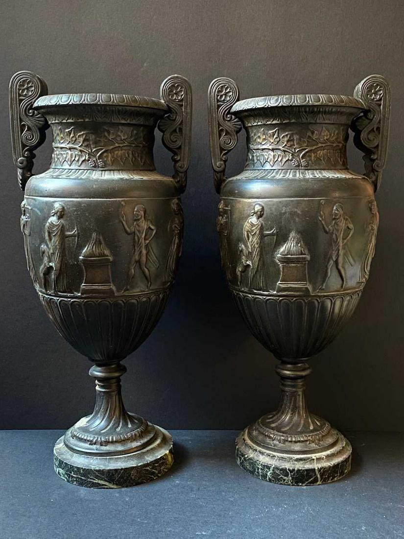 Paire de vases de forme balustre en régule patiné XIXe siècle  H : 38 cm (1 of 1)