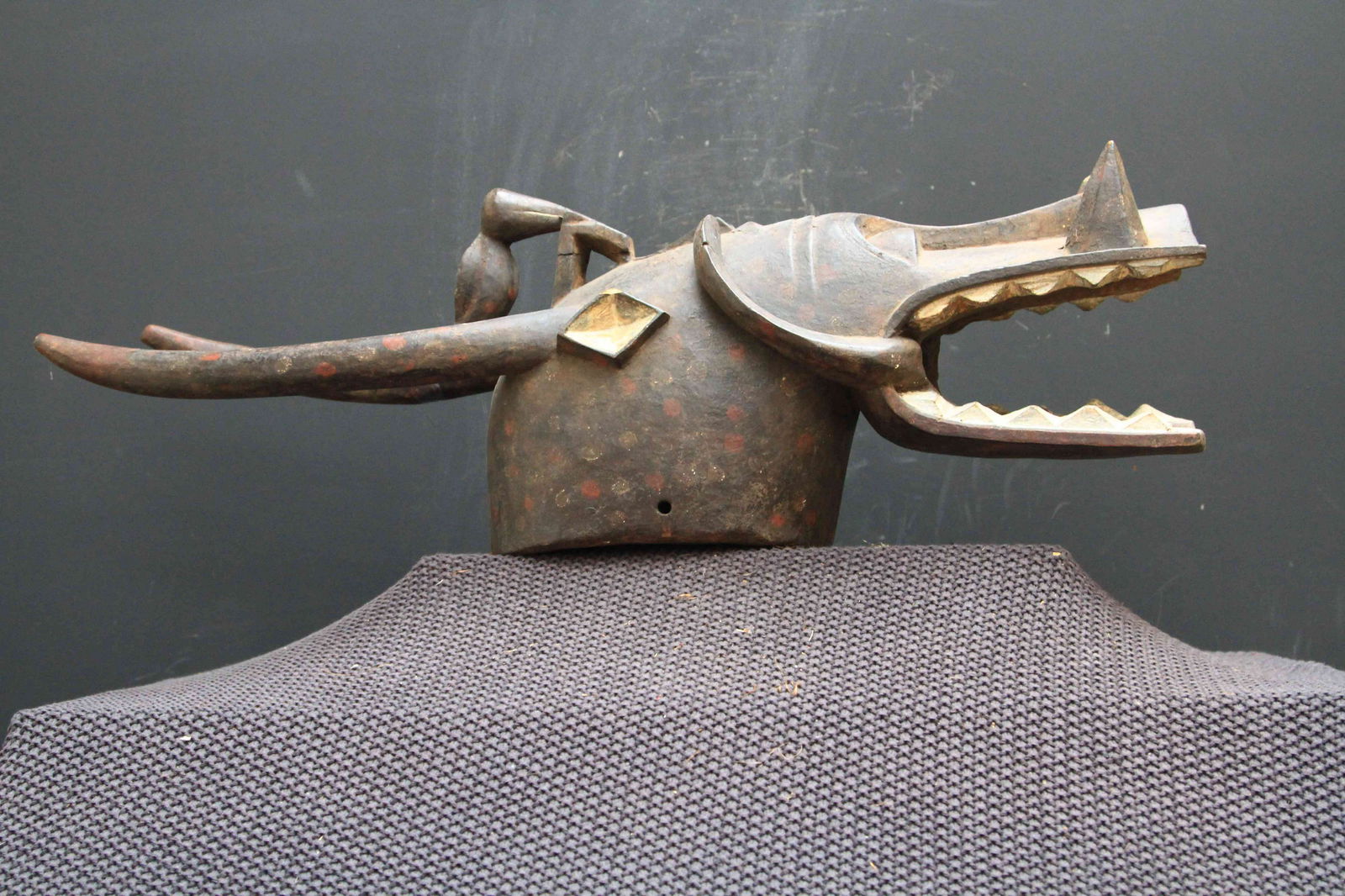 STYLE SENOUFO - Masque polychrome en bois (1 of 3)