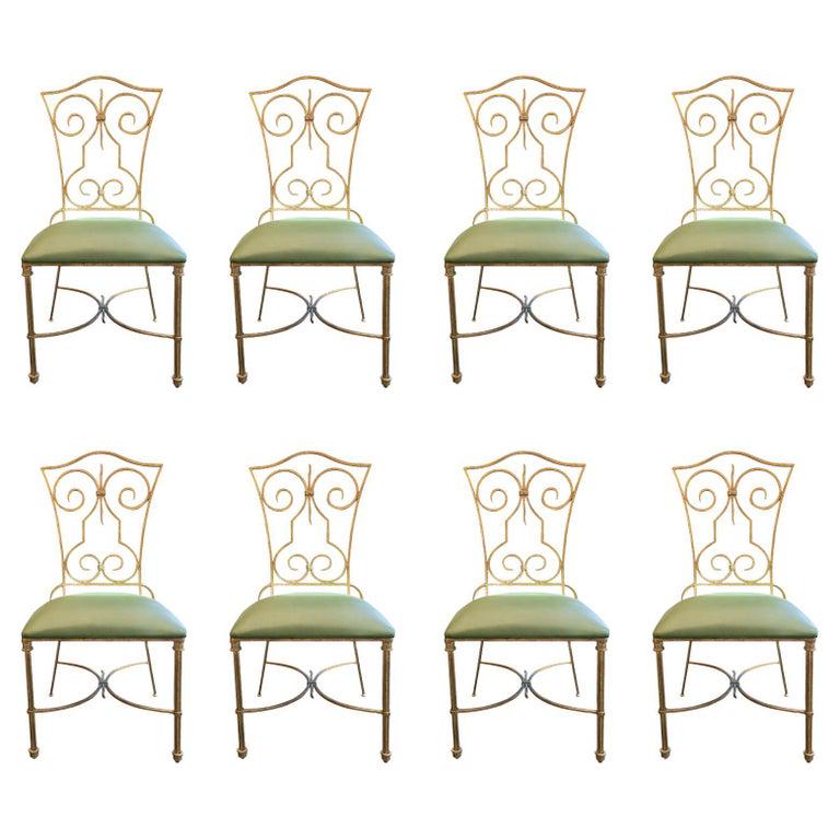 TRAVAIL FRANÇAIS DES ANNÉES 1960 - 8 CHAISES DE SALLE À MANGER: Travail Français des années 1960 Suite de huit chaises de salle à manger en fer forgé avec garniture en cuir vert 45 x 52 x 104 cm * Vendu sur désignation