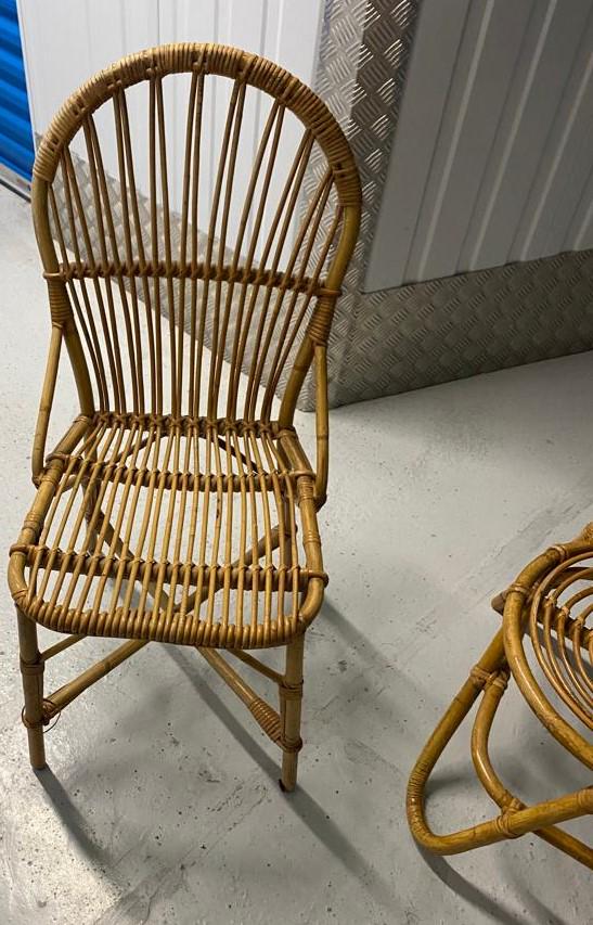 AUDOUX & MINET - 5 CHAISES EN ROTIN: Adrien AUDOUX & Frida MINET (XX) à Golfe Juan Suite de cinq chaises en rotin Plaque de l'éditeur * Vendu sur désignation