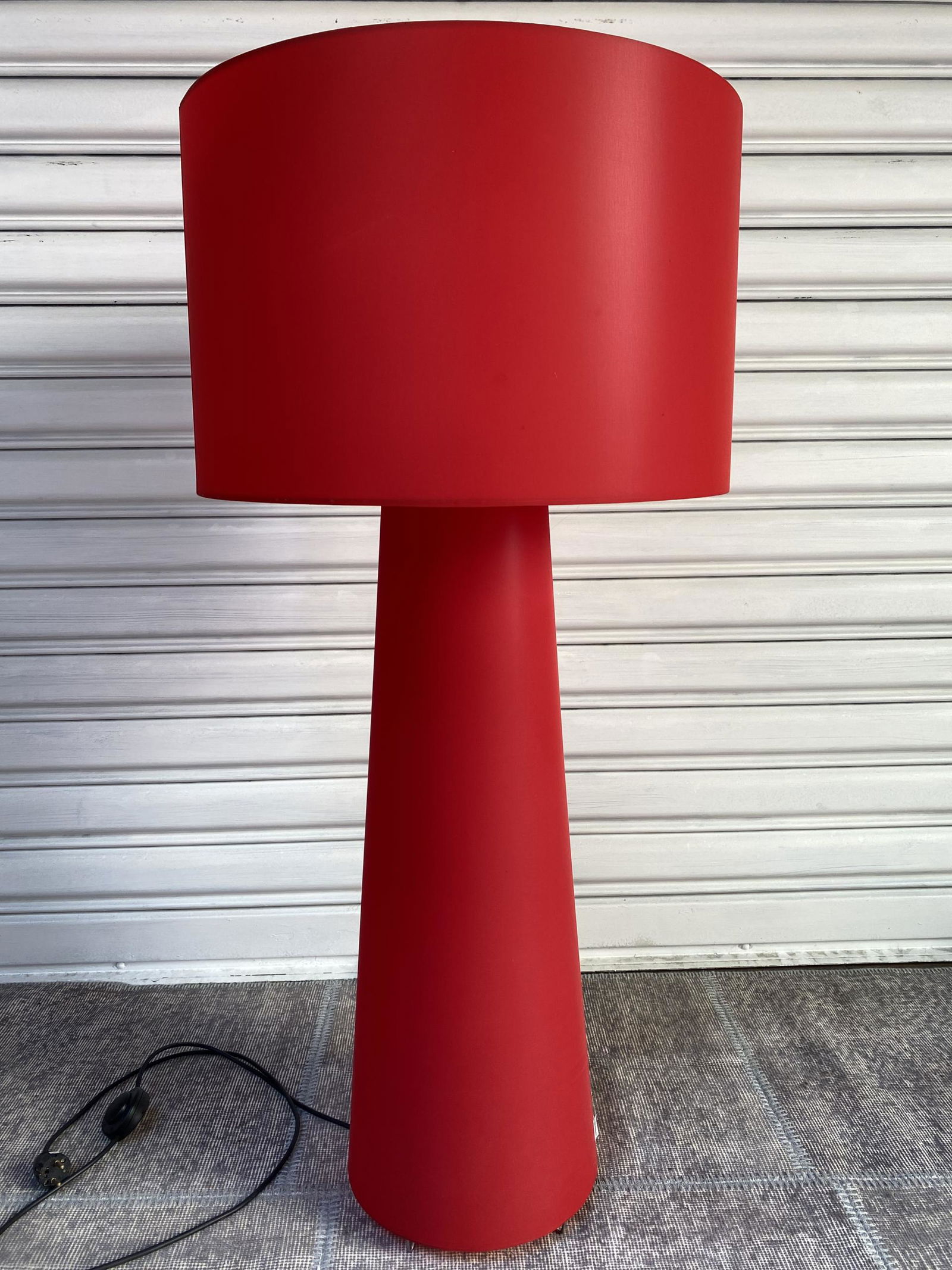 WANDERS - LAMPADAIRE "BIG SHADOW": Marcel WANDERS (1963) Edition Cappellini Lampadaire modèle Big Shadow en tissu - 1998 Signé sur le côté 120 x 56 cm * Vendu sur désignation