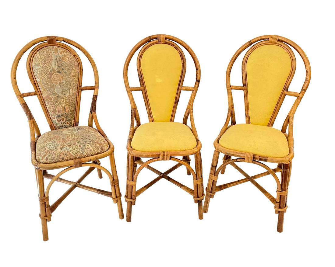 AUDOUX & MINET - 3 CHAISES EN ROTIN: Adrien AUDOUX & Frida MINET (XX) à Golfe Juan Ensemble de trois chaises en rotin à garnitures en tissu Plaque de l'éditeur 95,5 x 42 x 42,5 cm Provenance : Succession de Monsieur Pierre