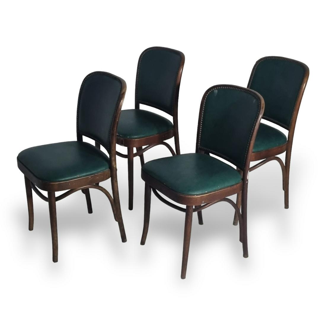HOFFMANN - 4 CHAISES "PRAGUE": Josef HOFFMANN (1870-1956), Edition Thonet Suite de quatre chaises, modèle "Prague", numéro 811, en bois courbé à assise et dossier garni de simili/cuir vert - Vers 1930 82 x 44 x