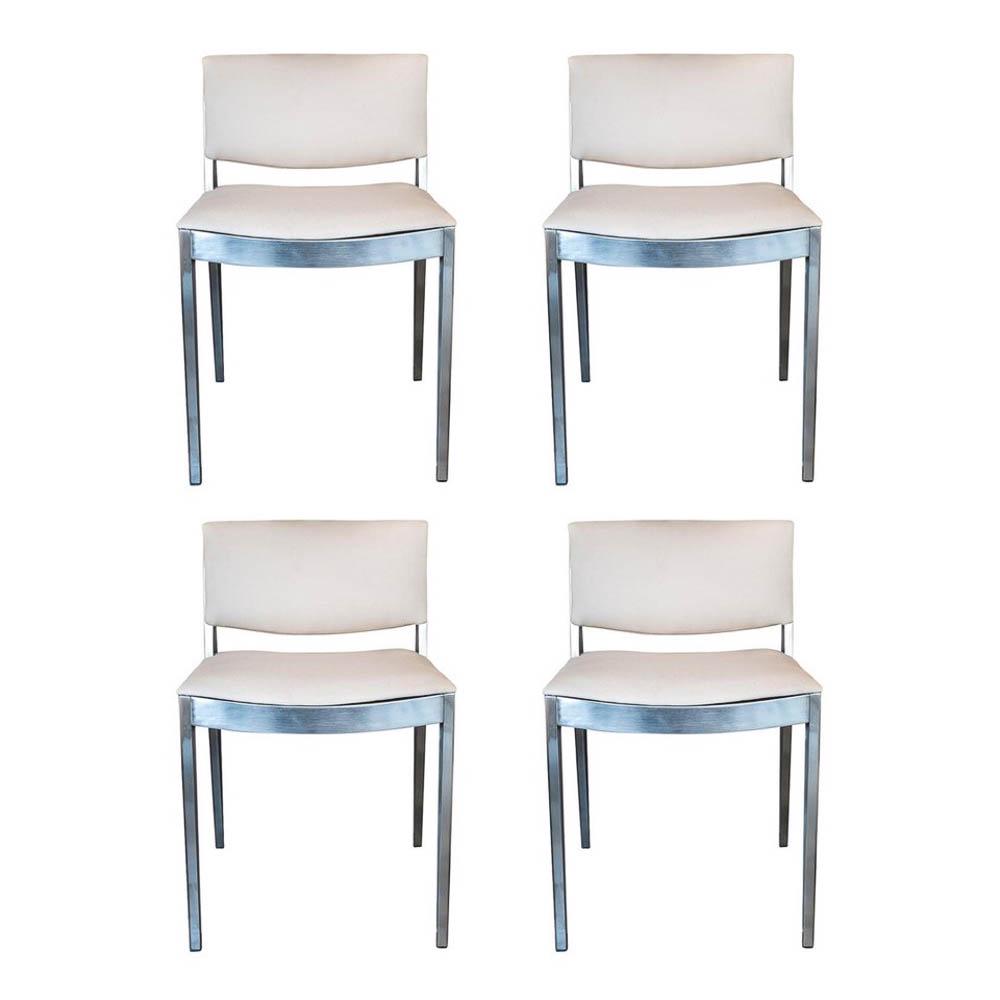 TRAVAIL FRANÃ‡AIS DES ANNÃ‰ES 1960 - 4 CHAISES ACIER INOXYDABLE: Travail FranÃ§ais des annÃ©es 1960Suite de quatre chaises en acier inoxydable garnies de tissu blanc50 x 50 x 76 cm*Vendu sur dÃ©signation