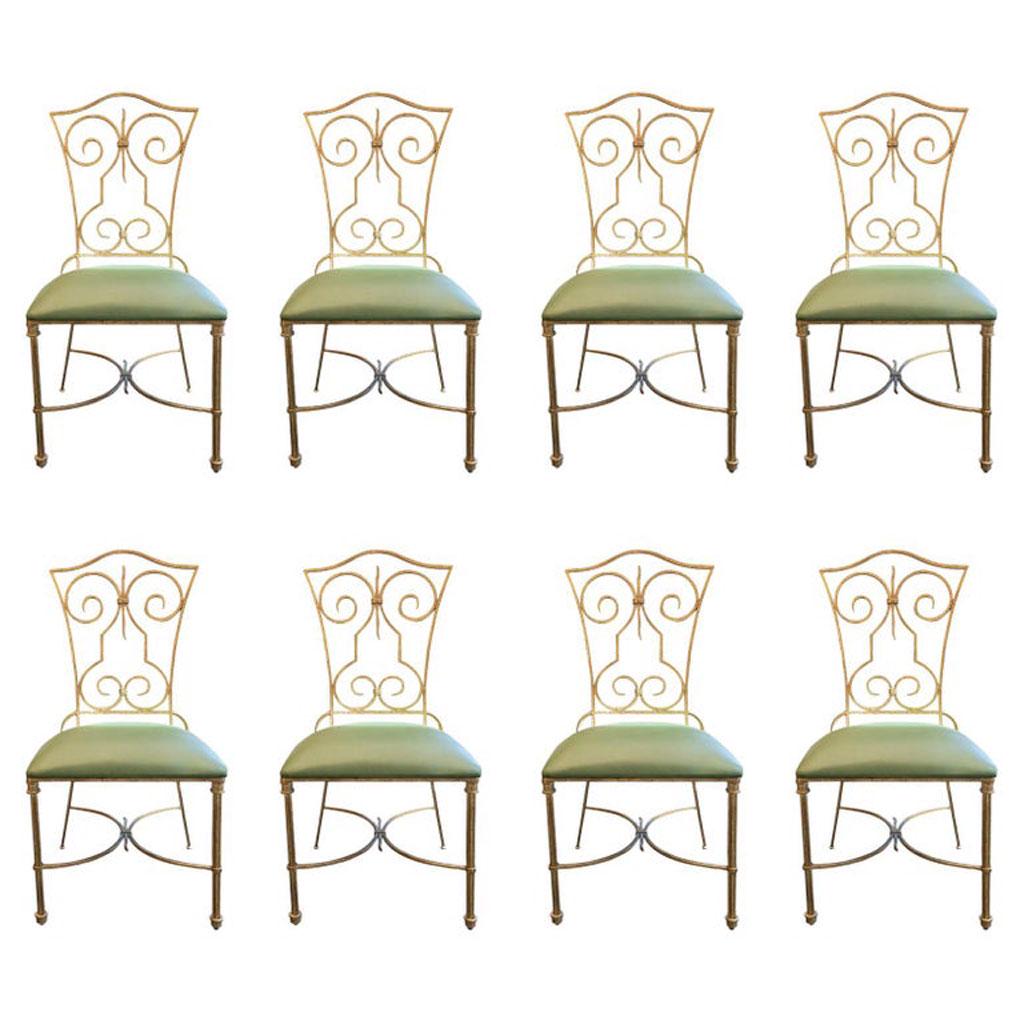 TRAVAIL FRANÃ‡AIS DES ANNÃ‰ES 1960 - 8 CHAISES DE SALLE Ã€ MANGER: Travail FranÃ§ais des annÃ©es 1960Suite de huit chaises de salle Ã manger en fer forgÃ© Ã patine dorÃ©e et garniture de tissu vert 45 x 52 x 104 cm*Vendu sur dÃ©signation