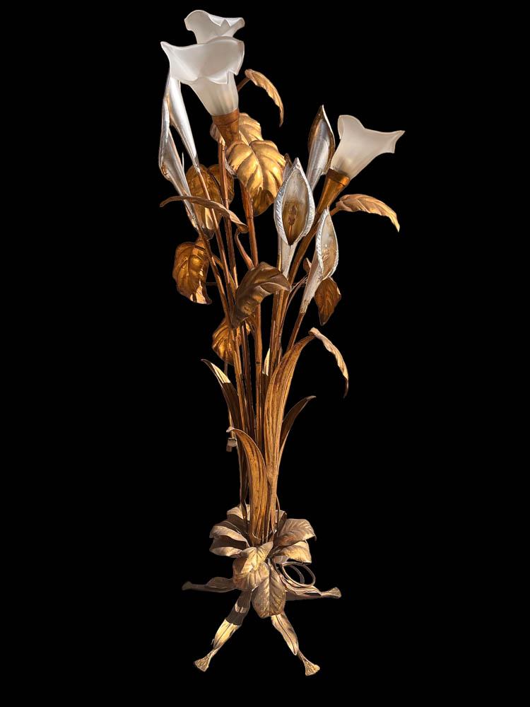 KÖGL - LAMPADAIRE À DÉCOR DE FEUILLAGES: Hans KÖGL (XX-XXI) - Années 1970Lampadaire à décor de feuillages en tôle dorée.H : 148cm