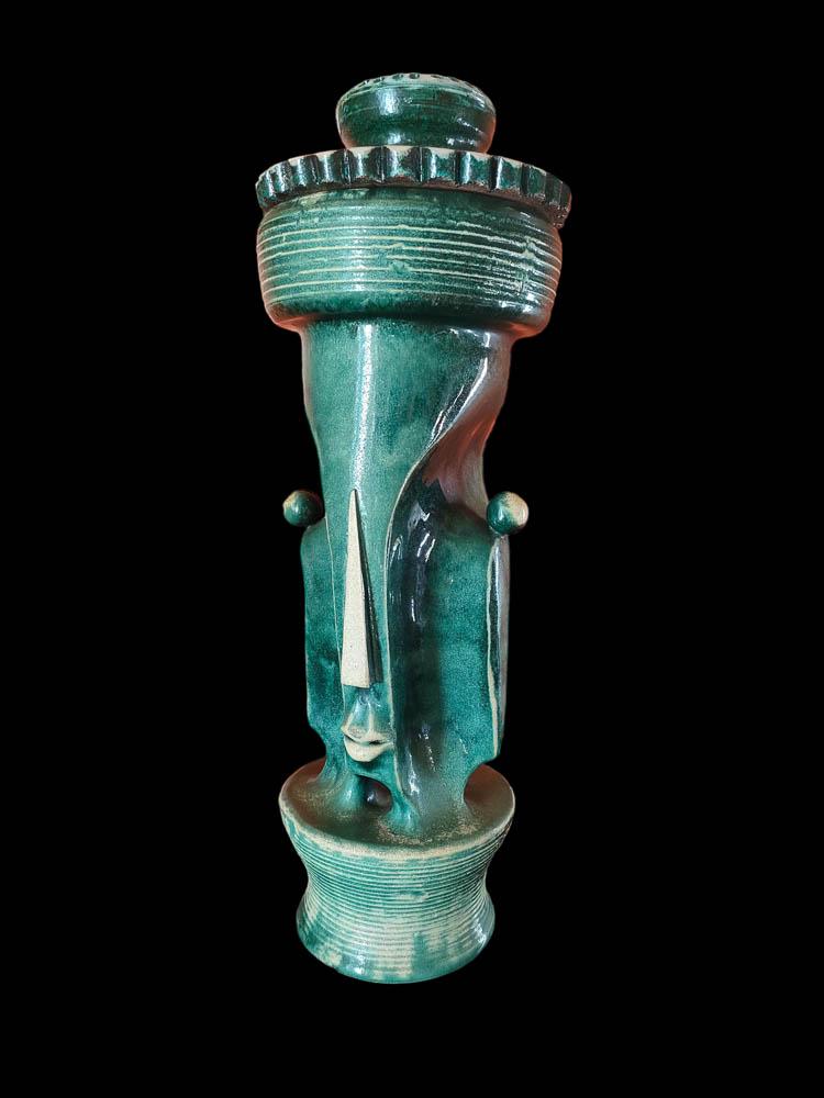 DANIKOWSKI - VISAGE MODERNISTE: Boleslaw DANIKOWSKI (1928-1979) Visage moderniste Grande sculpture en céramique émaillée Travail des années 1950/1960 50 x 17 cm (saut d'émail) * Vendu sur désignation