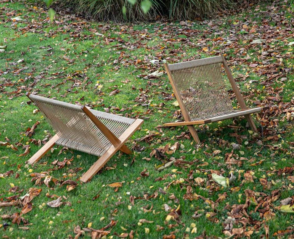 KJAERHOLM - LOUNGE CHAIR 2 CHAUFFEUSES: Poul KJAERHOLM (1929-1980) & Jorgen HOJ (1925-1994) Lounge chair Paire de chauffeuses Chêne et corde Edition : Thorvald Madsen Snedkeri Date de création : 1952 H 81 x l 85 x P 78 cm Bibliogr