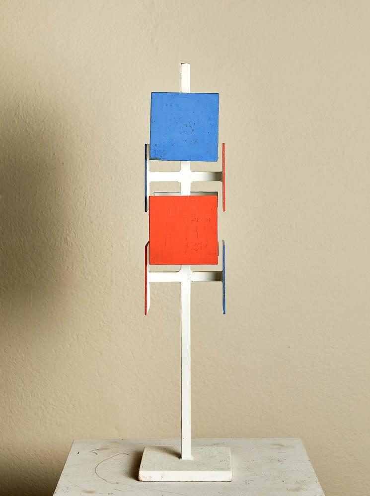 CHUBAC - SCULPTURE EN FER PEINT: Albert CHUBAC (1925-2008) Sculpture en fer peint Travail français des années 1980 - étiquette « Aspremont, Chubac » H : 62 cm Base : 13,5 x 13,5 cm * Vendu sur d