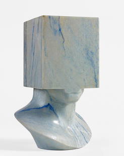 SOSNO - TÊTE CARRÉE: Sacha SOSNO (1937-2013)Tête carrée, 1996.Pièce unique en marbre bleu.Signée et datée.30 x 15,5 x 15,5 cm.Reproduite dans le catalogue « Sosno, All Blue », Galerie Fe