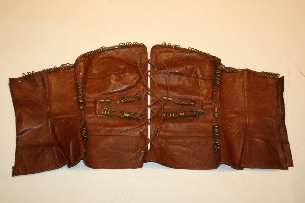 YVES SAINT LAURENT - Bustier en cuir gold et métal: YVES SAINT LAURENT - Bustier en cuir gold et métal - Période Tom Ford pour YSL - fermeture dos à changer - T.40