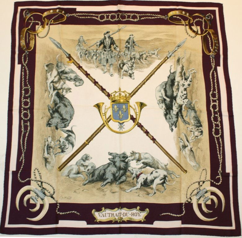 HERMES - Foulard en soie imprimée titré "Vautrait: HERMES - Foulard en soie imprimée titré "Vautrait du Roy", signé Ch. HALLO. Année 1966. Bon état. 87 x 87 cm