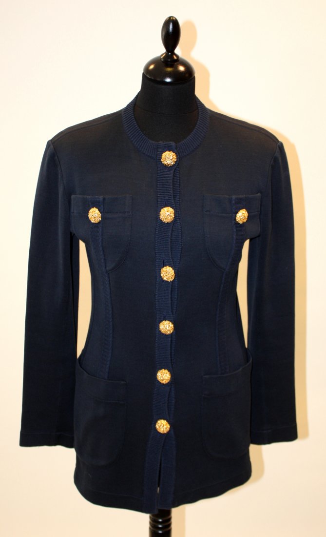 YVES SAINT LAURENT Rive gauche : YVES SAINT LAURENT Rive gauche Gilet en laine bleu marine, gros boutons dorés.