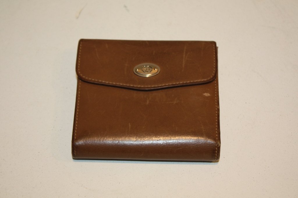 GUCCI - Porte-monnaie en cuir marron clair, vers 1: GUCCI - Porte-monnaie en cuir marron clair, vers 1970, état d'usage
