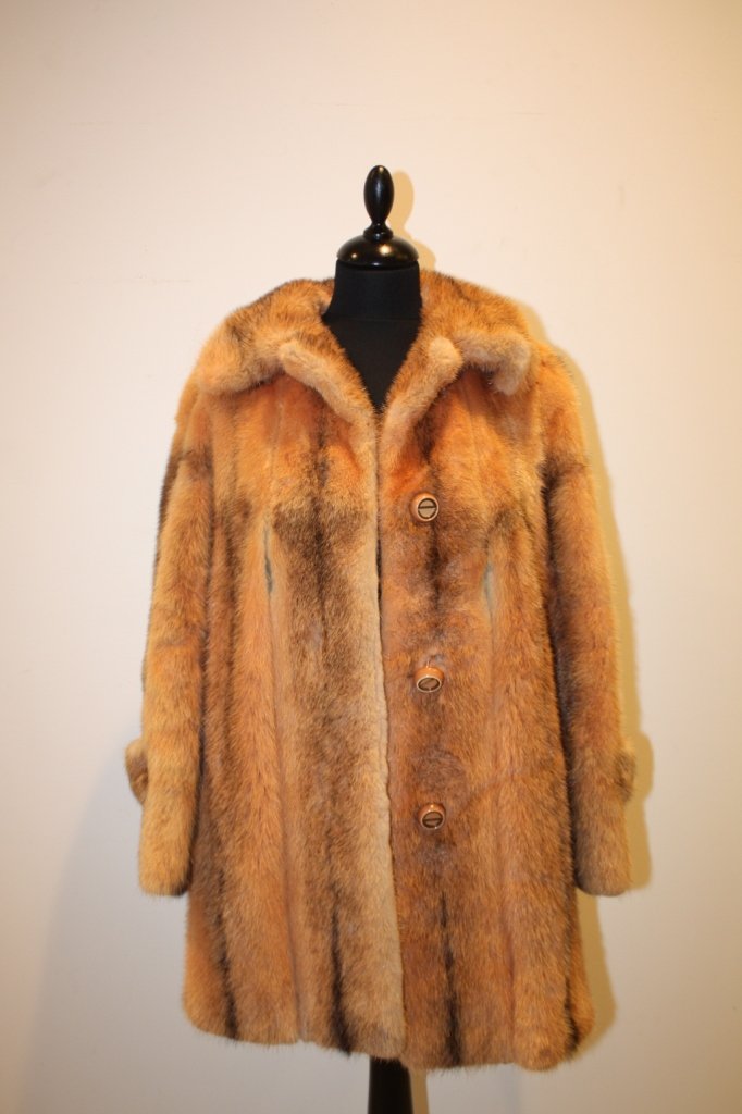 CHRISTIAN DIOR - Vest en vison coloré orange , dou: CHRISTIAN DIOR - Vest en vison coloré orange , doublure abimée, état d'usage