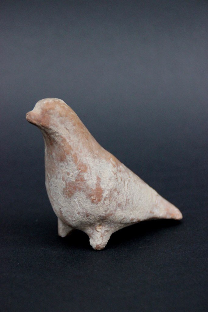 OISEAU. Terre cuite, reste d'engobe blanc. Béotie, (1 of 2)