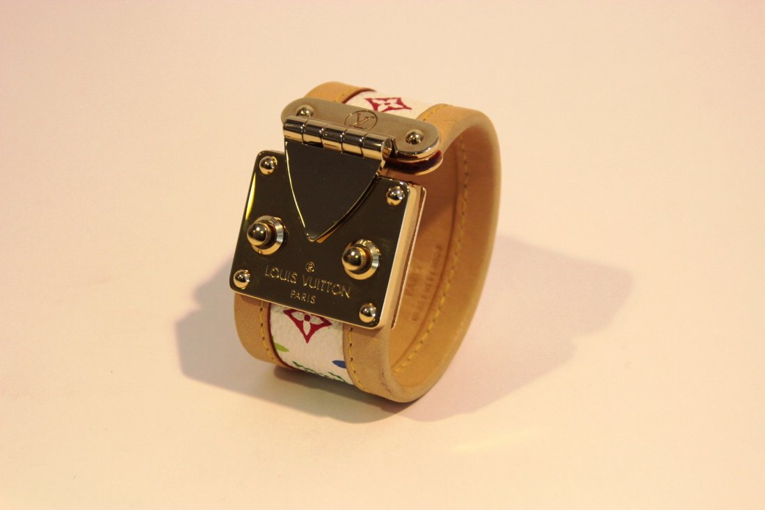 LOUIS VUITTON Paris Made in France Bracelet en cuir: LOUIS VUITTON Paris Made in France Bracelet en cuir naturel et toile monogrammée polychrome, fermoir en métal doré Excellent état
