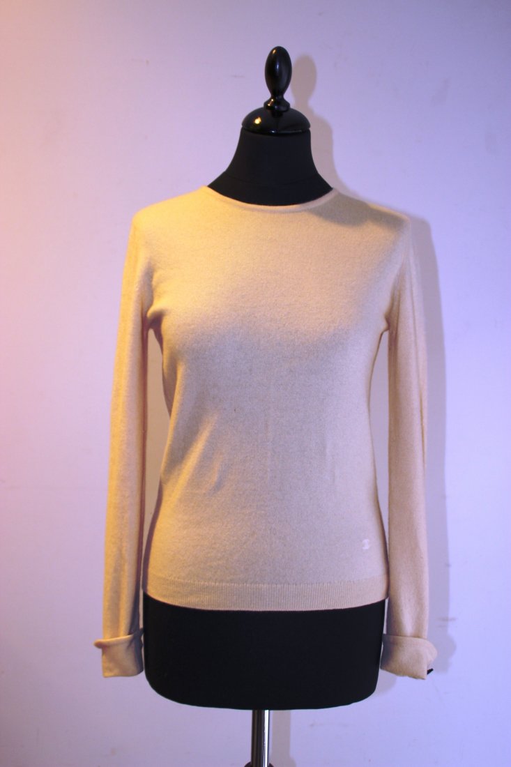 CHANEL pull en cachemire crème,manches longues, taille: CHANEL pull en cachemire crème,manches longues, taille 38 bon état