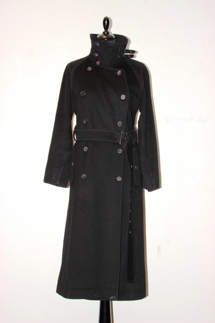 YVES SAINT LAURENT Rive gauche Manteau croisé en laine: YVES SAINT LAURENT Rive gauche Manteau croisé en laine noire , double boutonnage , ceinture, taille 38 Bon état