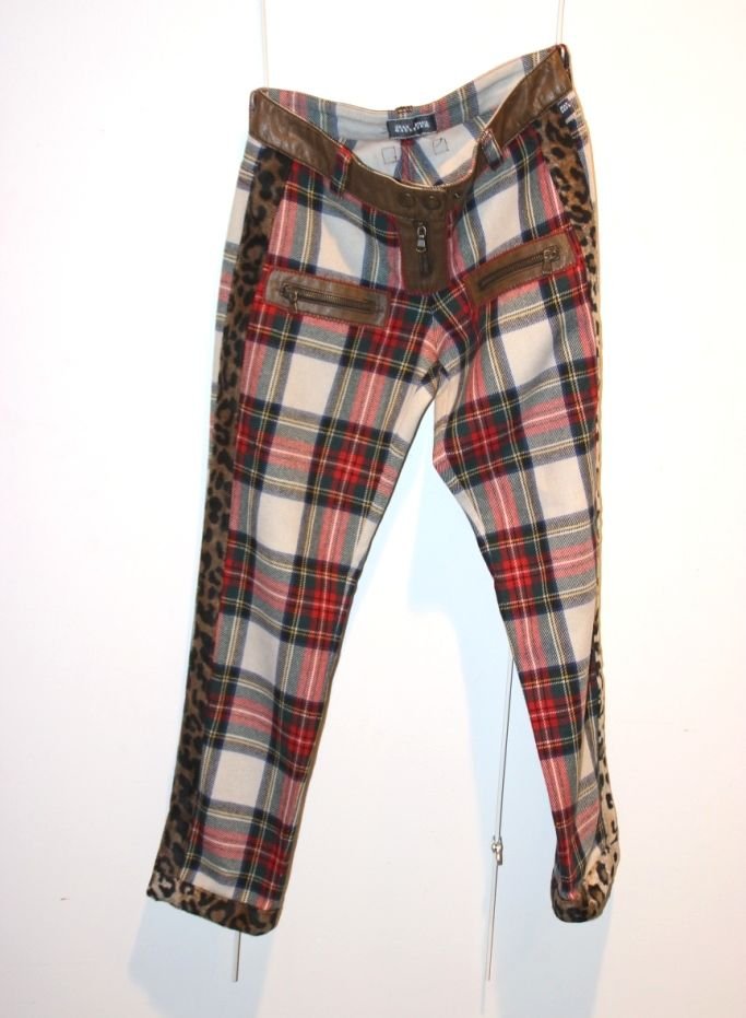 Jean-Paul GAULTIER Pantalon en tissu écossais, bordures: Jean-Paul GAULTIER Pantalon en tissu écossais, bordures en tissu panthère Taille 38 Bon état