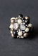CHANEL Bague sphérique composée d’un pavage de perles