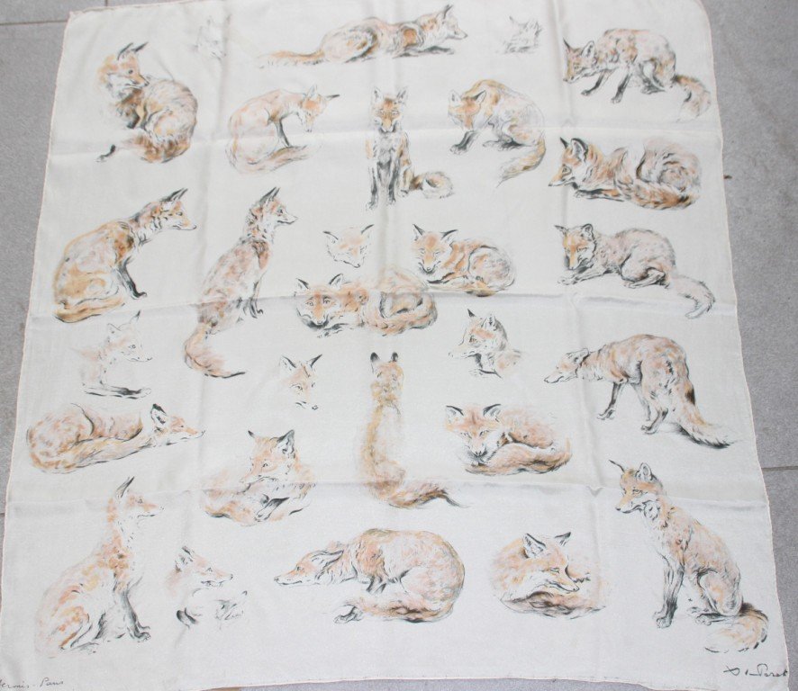 HERMES Paris "Les Renards" par Xavier de Poret Rare: HERMES Paris "Les Renards" par Xavier de Poret Rare carré en soie - circa 1950