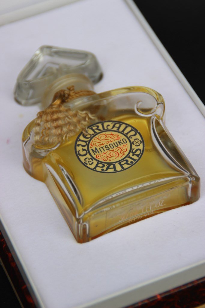 GUERLAIN? Flacon de parfum 30 ml MITSOUKO dans sa: GUERLAIN? Flacon de parfum 30 ml MITSOUKO dans sa boite? Etat d’usage