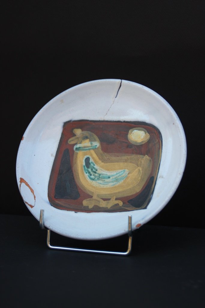 Jacques INNOCENTI (1924) Coupelle en faïence émaillée: Jacques INNOCENTI (1924) Coupelle en faïence émaillée blanc ornée d'un motif polychrome d'oiseau en son centre Signature en dessous D : 18 cm (accident)